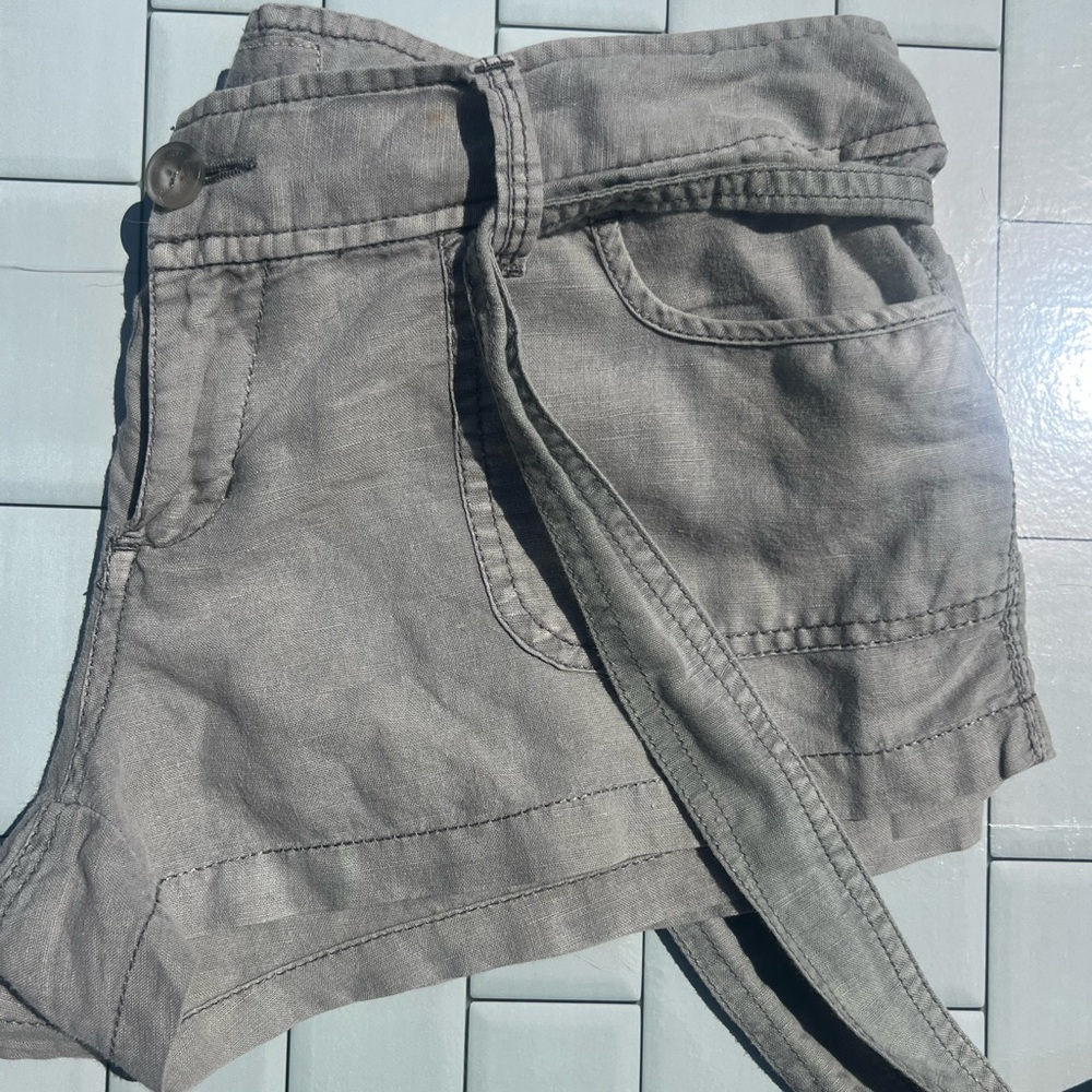 Women’s Aeropostale Khaki Shorts Size 7/8